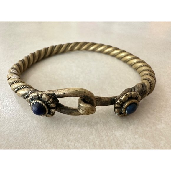 Vintage twisted gold tone brass blue lapis lazuli cabochons bangle cuff bracelet - Picture 1 of 10